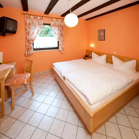 Gasthaus Zur Wolfsschlucht Hotel Sugenheim Esterno foto